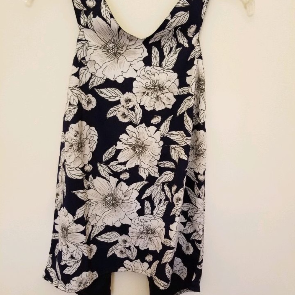 NWT cute top with split back. Fits like a S/M.